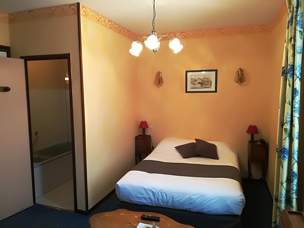 Hostellerie Saint Martin- Logis Hotel Et Restaurant Creully sur Seulles Exteriör bild